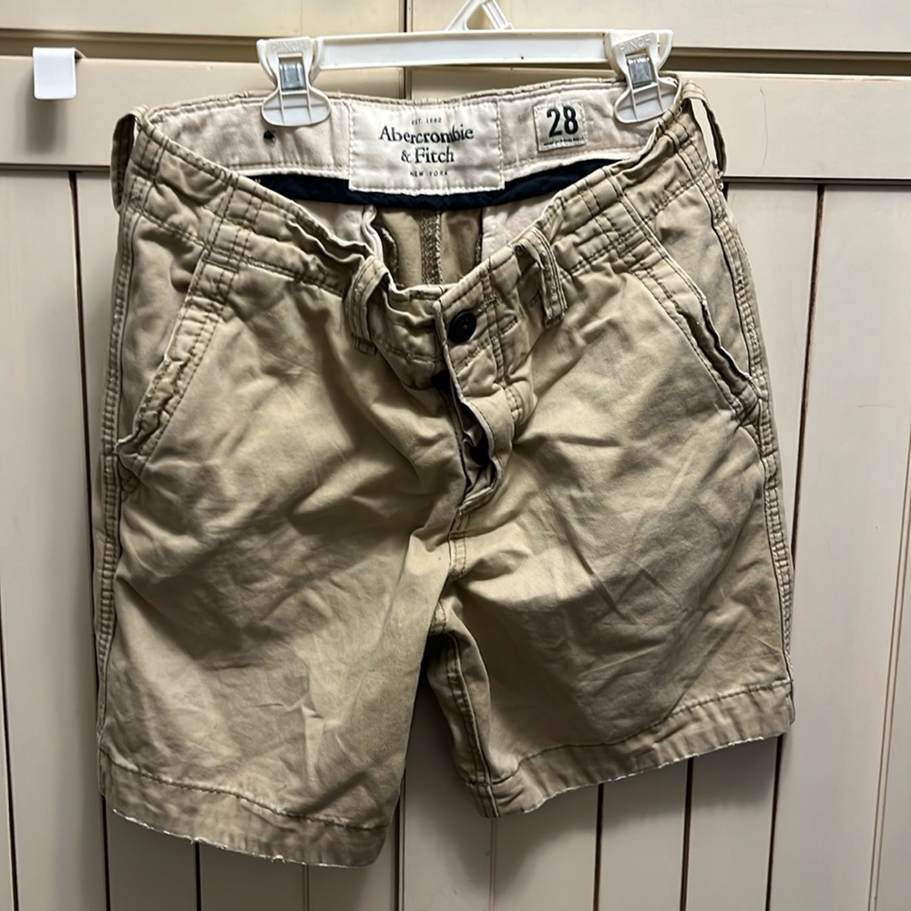 Gently worn buttton fly khaki shorts with pockets